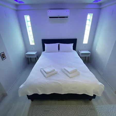 Comfortable, Stylish, Centrally Located Daire *