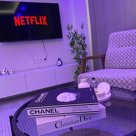 Comfortable, Stylish, Centrally Located Daire *