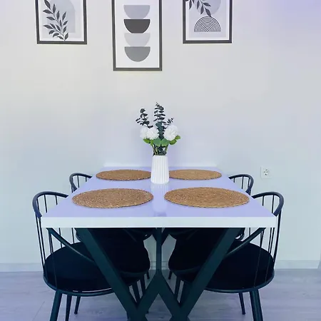 Comfortable, Stylish, Centrally Located Daire Dalaman