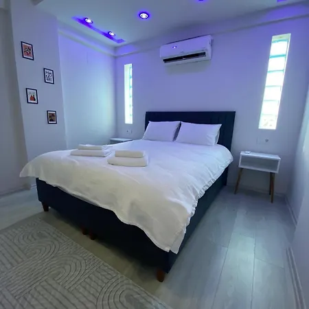 Comfortable, Stylish, Centrally Located Daire