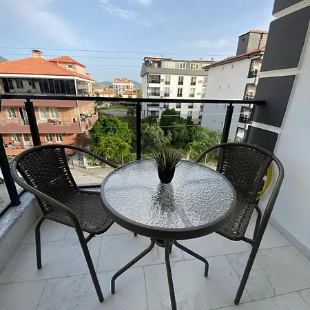 Comfortable, Stylish, Centrally Located Apartamento