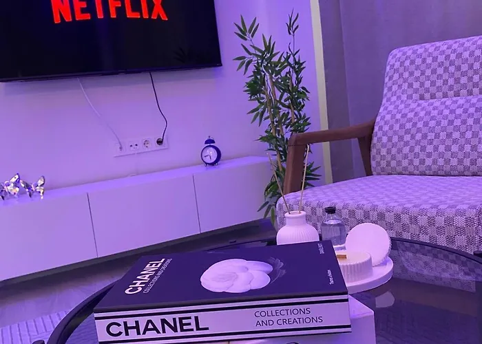 Comfortable, Stylish, Centrally Located Appartamento *